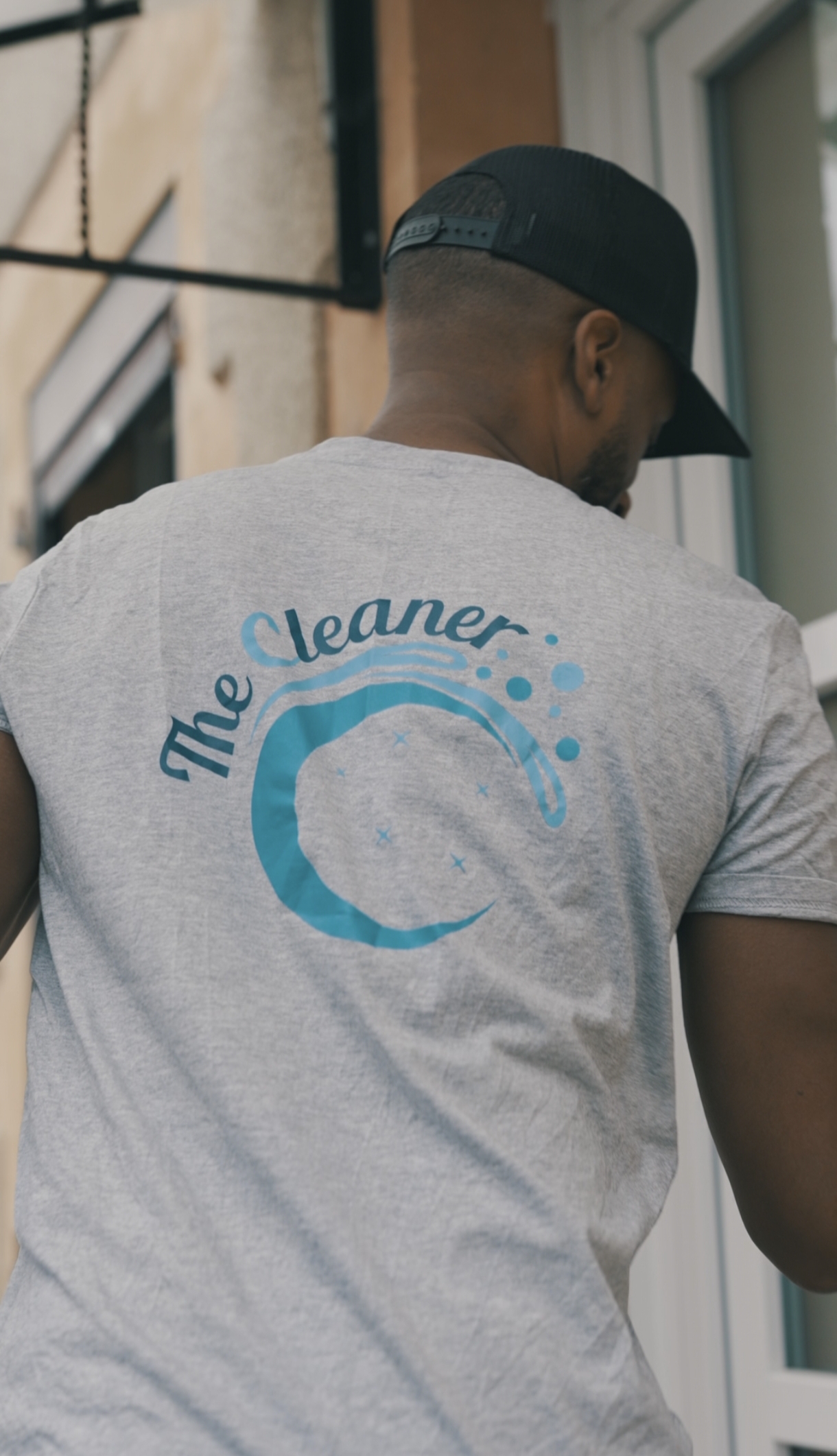 Un nettoyeur professionnel en intervention